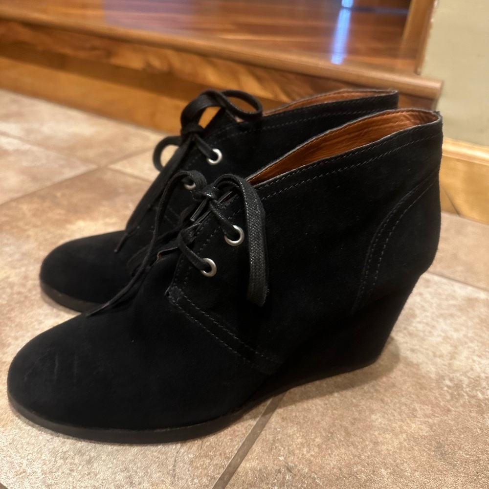 Lucky brand wedge shoes. Size 9. Used very hood condition. Barely worn.